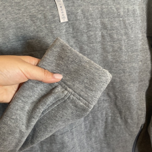 Lululemon Fleece Be True Gray Pullover- Size 10 - Picture 5 of 13